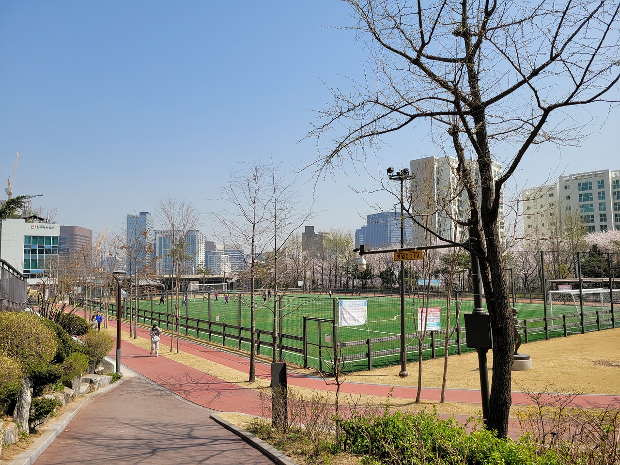 学校拥有由